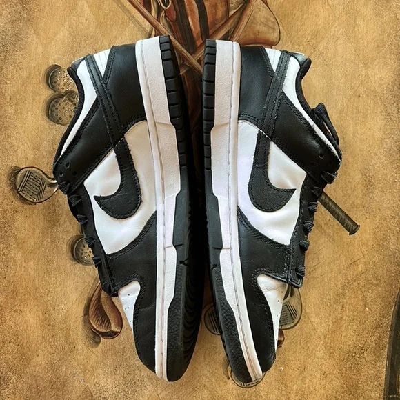 Nike panda 🐼 dunks 8.5 - Picture 2 of 7